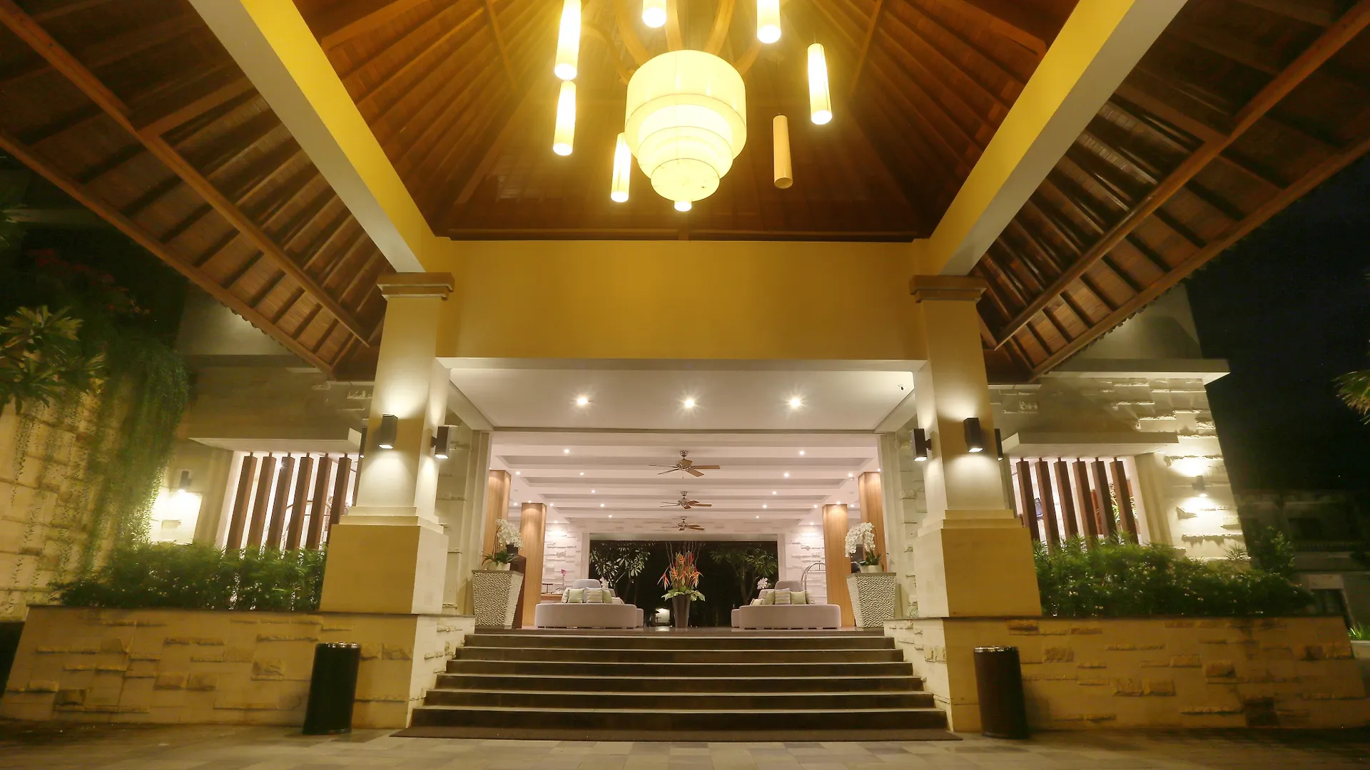 Grand Whiz Hotel Nusa Dua  4*, Nusa Dua (Bali)